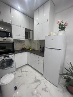 White Apartment Athens - Athens - 7