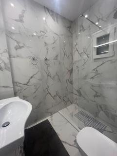 White Apartment Athens - Athens - 3