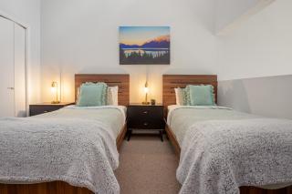 2BR + Loft | Wildwood Lodge | Free Ski Bus | Hot Tub & Pool | Private Patio | Parking - 7