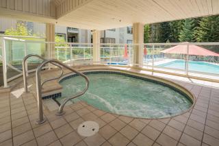 2BR + Loft | Wildwood Lodge | Free Ski Bus | Hot Tub & Pool | Private Patio | Parking - 6