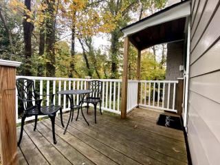 Serenity Studio, Adorable and Spacious Studio with Full Kitchen - High Point - 6