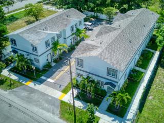 30 Guests 3 Identical Brand New Townhomes in Downtown Fort Lauderdale - Fort Lauderdale - 9