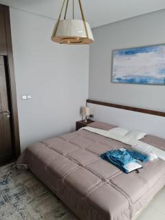 شقة مفروشة جديدة مؤثثة بالكامل بالجفير - 6