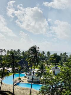 Waves & Wanderlust Haven - 0