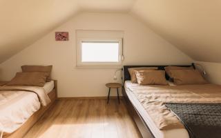 Apartma Hiša na Ravnah with hot tub - 1