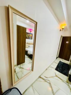 Airport Bliss Apartment+Balcony & Netflix + Prime - Jaipur - 9