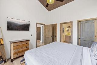 Modern Luxury Cabin W Hot Tub - Sevierville - 5