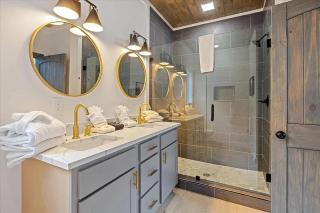 Modern Luxury Cabin W Hot Tub - Sevierville - 4
