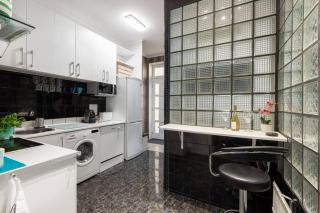 Stylish Central Budapest Apartment - 3