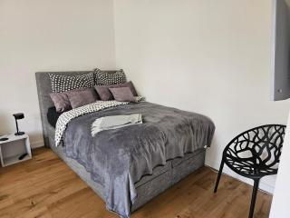 Casa Frida - Business flat near BER, kitchen, bathroom, balcony, workspace, 24" Monitor, Wifi, SmartTV, Netflix, car park - Berlino - 4