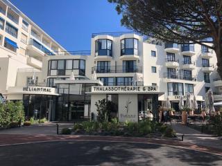 HYPER-CENTRE-PLAGE - 46m2 - 2 pieces - Rénové 2023 - Saint-Jean-de-Luz - 1