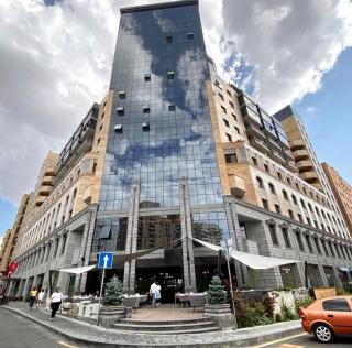 Modern Apartment +Balcony next to Republic Square, City Center - Erevan - 0