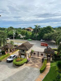 Modern 1BR with King Bed beside SM Mall - Davao - 6