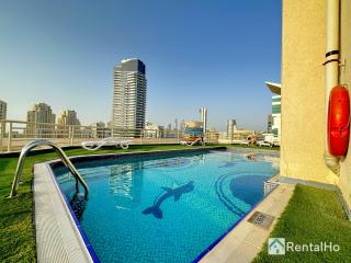 Quiet Studio with Balcony and Roof Top Pool in Dubai Marina - Dubai - 0