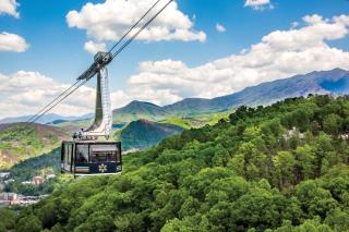 Mins to Gburg Sleeps 8 Hot Tub Arcade Area Pool - Gatlinburg - 4