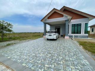 Nice bungalow with view of paddy fields - 0
