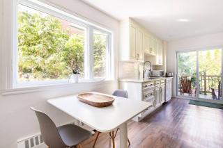 Bright Riverfront 3-Bedroom Condo - 8