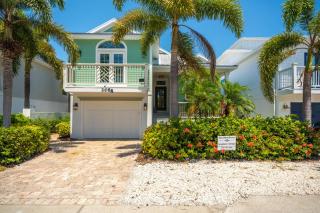 Sea Glass Vacation Home - 9