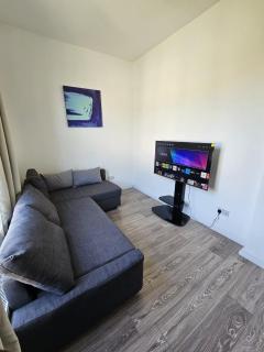 3 Bedroom Apartment in Finsbury Park - London - 1
