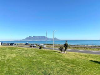 Spectacular Views of The Bay - Cape Town - 9