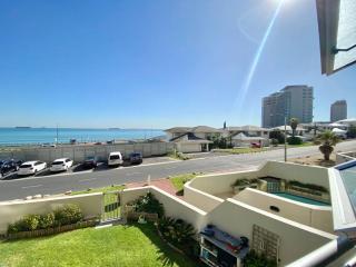 Spectacular Views of The Bay - Cape Town - 3