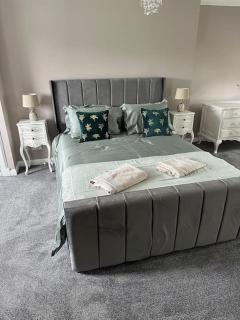Cameron Coach House Modern Property in Murrayfield Edinburgh - Edinburgh - 2