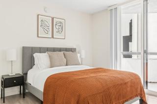 Hollywood 2BR w Gym Pool Lounge nr the 101 LAX-730 - 3