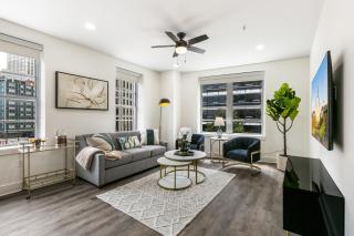 Chic 4BR Condo in California Building - New Orleans - 9