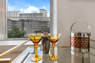Chic 4BR Condo in California Building - New Orleans - 2
