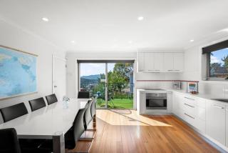 Large house close to the city tranquil setting - Hobart - 7