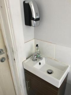 Budget Basic Room Mount Pleasant Share Facility R2 - Swansea - 2