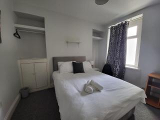 Budget Basic Room Mount Pleasant Share Facility R2 - Swansea - 0