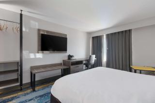 Clarion Pointe OKC Airport - 4