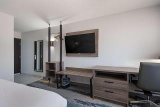 Clarion Pointe OKC Airport - 3