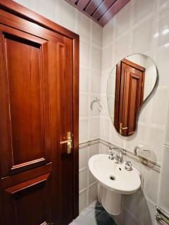 Family Spacious 3 Bedroom Apartment in the Middle of City Center, Next To North Avenue - Yerevan - 7