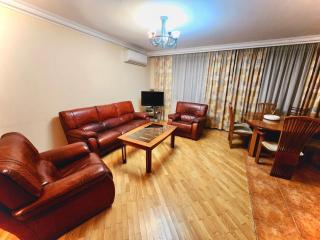 Family Spacious 3 Bedroom Apartment in the Middle of City Center, Next To North Avenue - Yerevan - 2