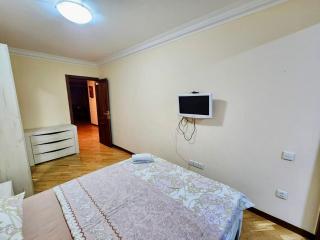 Family Spacious 3 Bedroom Apartment in the Middle of City Center, Next To North Avenue - Yerevan - 4