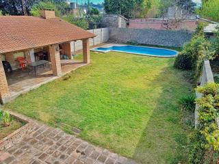 Casa con quincho y pileta - 3