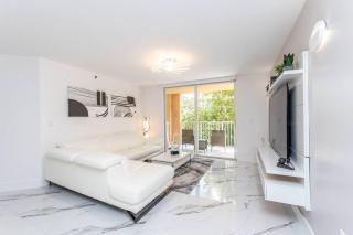 Luxury VIP 3 Bed 2 Bath Apartment Yacht Club Aventura - Miami - 2