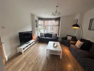 Beautiful 4BR Home near Chester Racecourse - 5