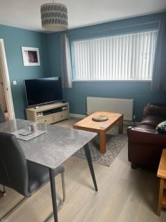 'Kodi's Place' Well appointed 1 bedroom apartment with excellent transport links and free Wi-Fi - Whiteabbey - 4