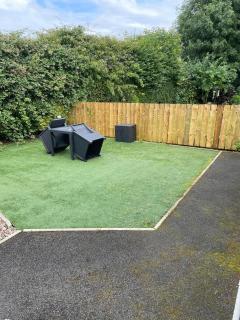 'Kodi's Place' Well appointed 1 bedroom apartment with excellent transport links and free Wi-Fi - Whiteabbey - 1