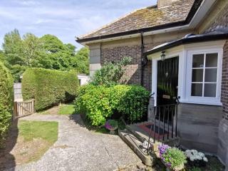 Beautiful gate house a 4 minute walk from beach - Bognor Regis - 0
