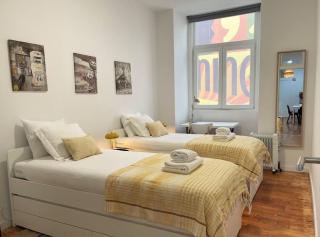 SJ2DeE Heart of Baixa NEW AIR CONDITIONING Spacious 2 apts 4br2ba - Lissabon - 0