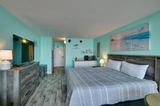 Oceanfront Studio with Pool Access in Myrtle Beach! - Myrtle Beach - 4