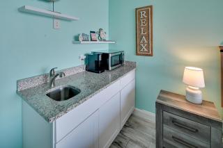 Oceanfront Studio with Pool Access in Myrtle Beach! - Myrtle Beach - 2