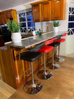 1st Floor 1-Bedroom Comfortably Sleeps 4 - 2