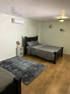 1 Bed Villa - Sleeps 4 - Pool - Parking - Wifi - 2