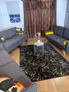 1st Floor 1-Bedroom Comfortably Sleeps 4 - 6