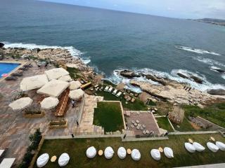 Pink Sunset Beachfront Exotic Room in Batroun - 5